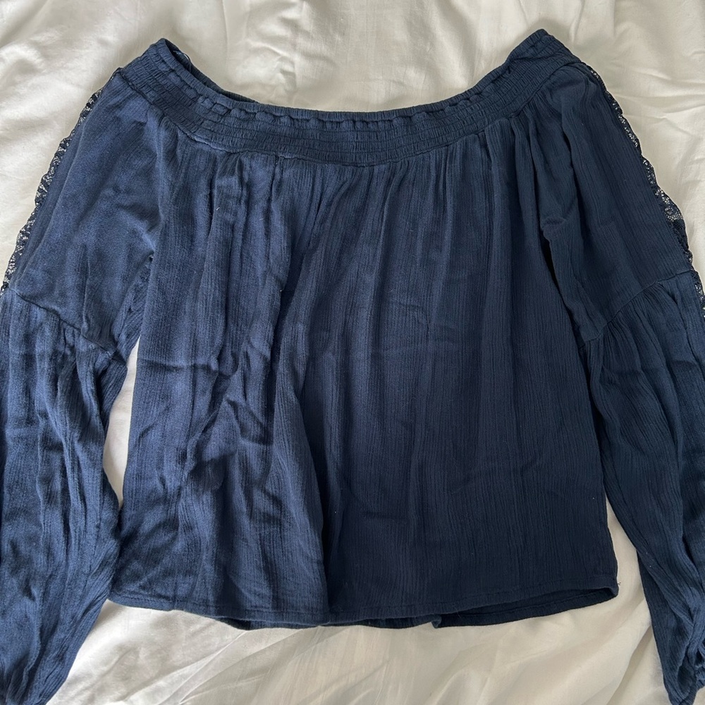 Hollister off the shoulder long sleeve top size small